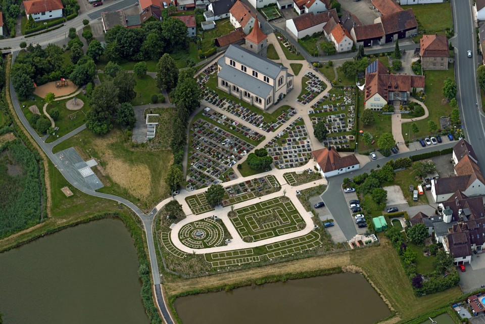 Luftaufnahme Röttenbach Friedhof