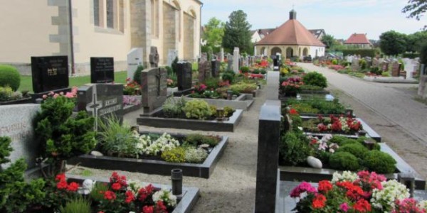 Friedhof - Die jährliche Standsicherheitsprüfung der Grabmale erfolgt ab 11. März 2024