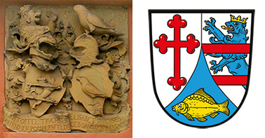 Wappen an der Brauerei Sauer und Gemeindewappen