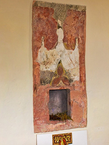 Foto: Tabernakel im ehemaligen Altarraum, dem Turm